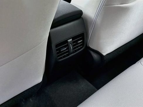 Used 2025 Toyota Corolla Cross L AWD/4WD image 24