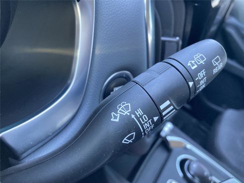 Used 2020 Chevrolet Traverse LT image 23