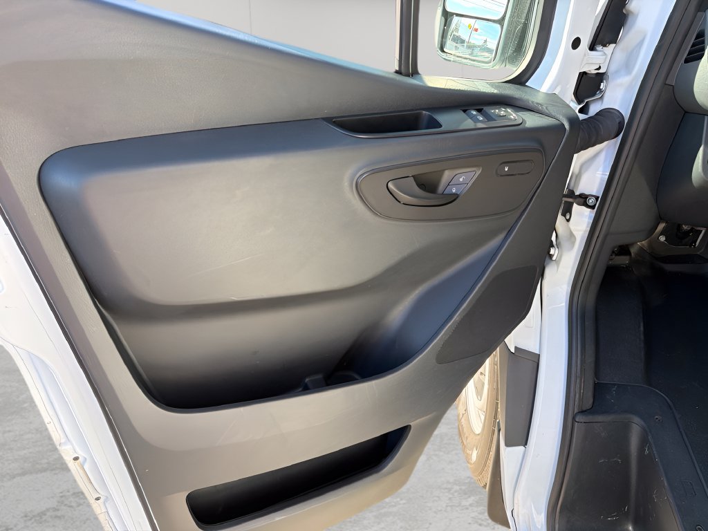 Used 2024 Mercedes-Benz Sprinter 2500 image 14