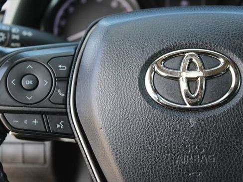 Used 2021 Toyota Camry SE image 17