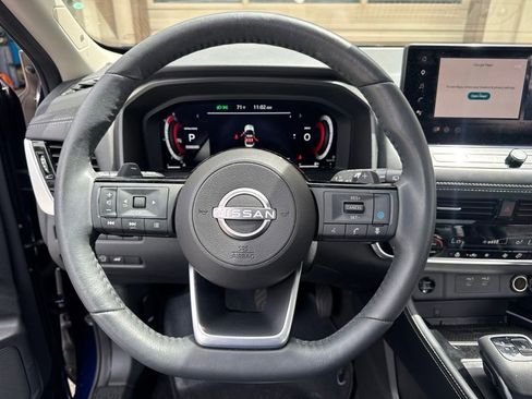 Used 2024 Nissan Rogue Platinum FWD image 12