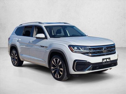 Used 2022 Volkswagen Atlas SEL Premium image 3