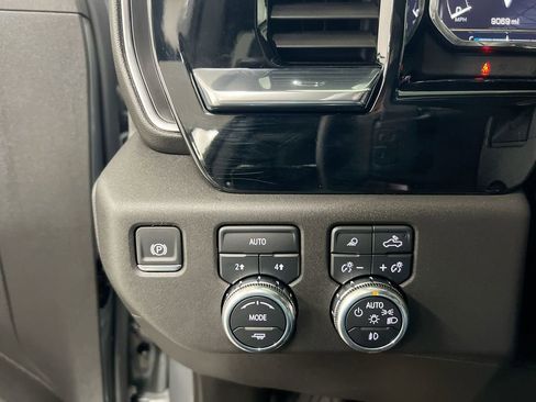 Used 2024 GMC Sierra 1500 SLT w/ SLT Convenience Package AWD/4WD image 19
