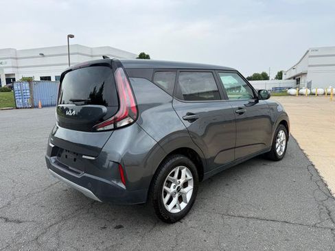 Used 2023 Kia Soul LX w/ Option Group 015 FWD image 4