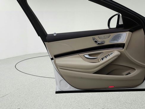 Used 2019 Mercedes-Benz S 560 Sedan image 21