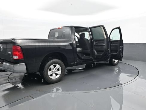 Used 2022 RAM 1500 4x4 Crew Cab Classic w/ Chrome Appearance Group image 28