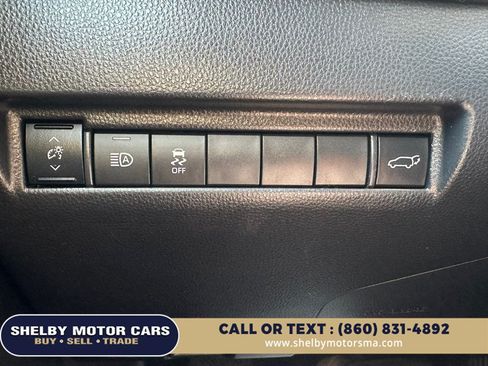 Used 2022 Toyota Venza LE AWD/4WD image 11