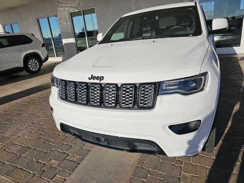 Used 2020 Jeep Grand Cherokee Altitude image 9