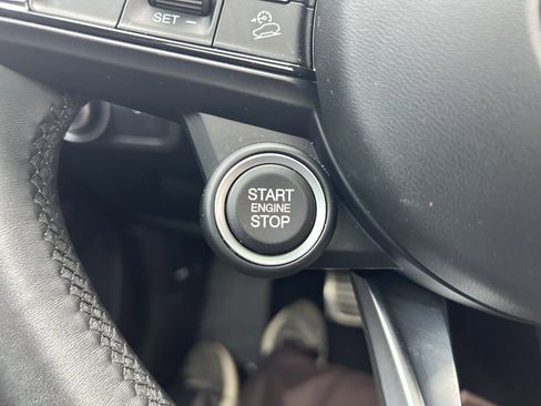 Used 2022 Alfa Romeo Stelvio Ti image 19