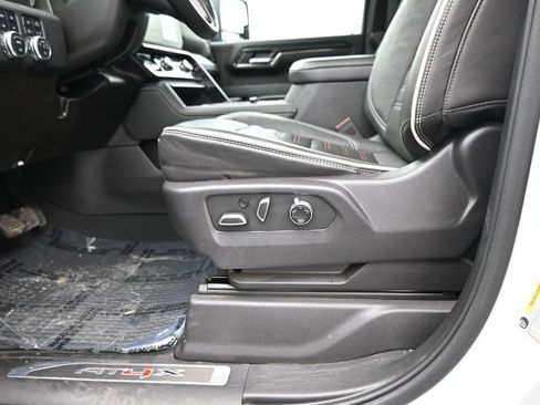 Used 2025 GMC Sierra 2500 AT4X image 10