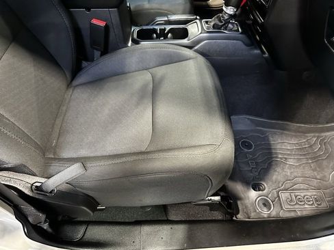 Used 2022 Jeep Gladiator Sport image 12