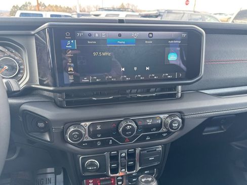 Used 2025 Jeep Wrangler Unlimited Rubicon image 5