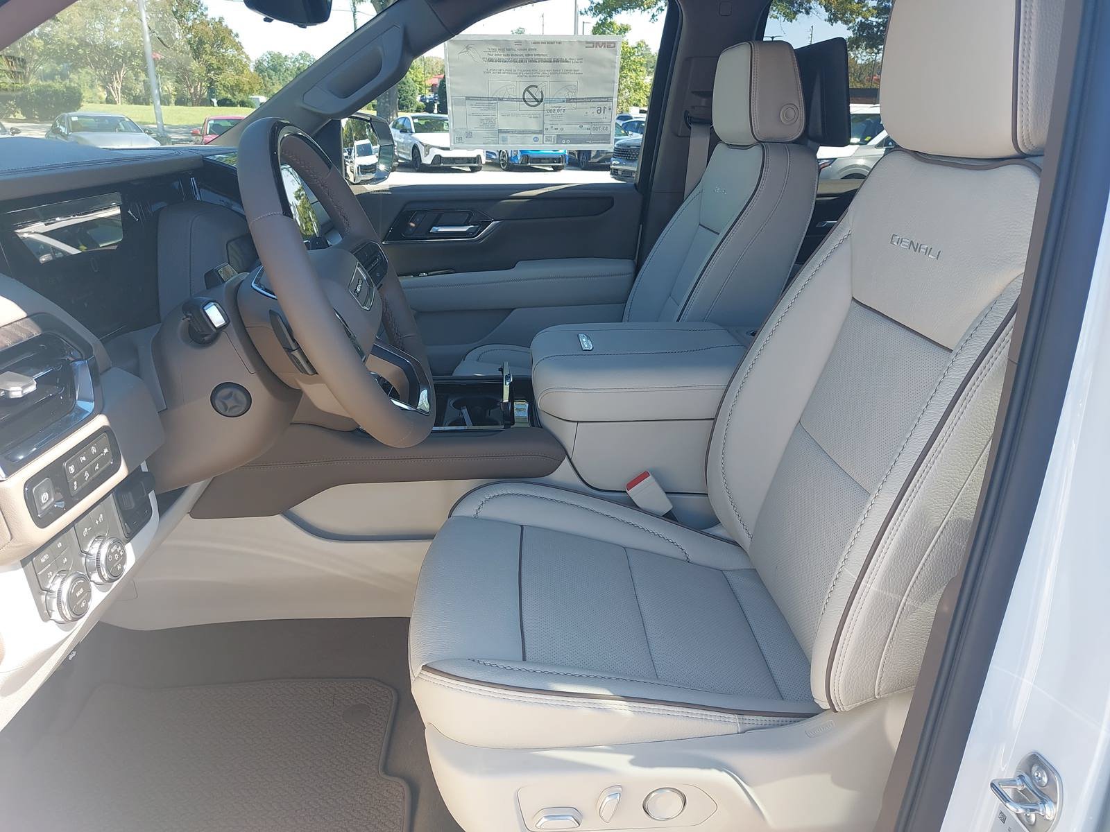 New 2027 GMC Yukon Denali w/ Denali Reserve Package AWD/4WD image 16