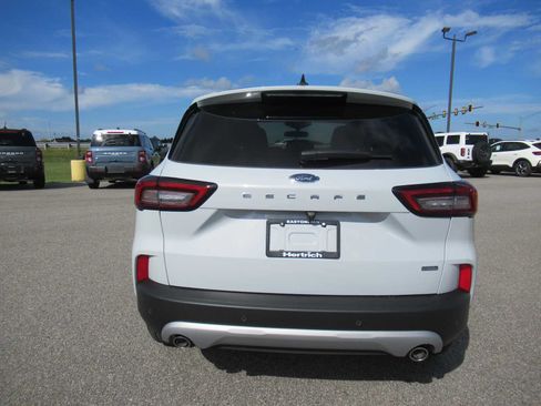 New 2026 Ford Escape SE FWD image 6