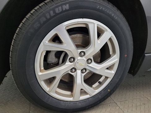 Used 2018 Chevrolet Equinox LT FWD image 31