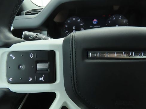 Used 2023 Land Rover Defender 110 X-Dynamic SE image 11