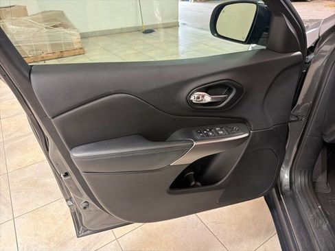 Used 2022 Jeep Cherokee Latitude Lux image 12