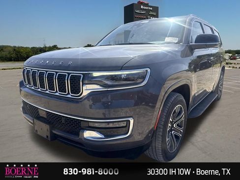 Used 2023 Jeep Wagoneer 4WD w/ Premium Group I image 3