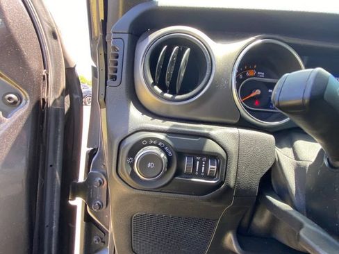 Used 2019 Jeep Wrangler Unlimited Sport S AWD/4WD image 13