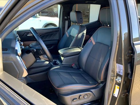 Used 2024 GMC Canyon AT4 image 7