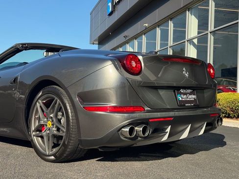 Used 2016 Ferrari California T image 22