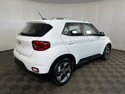 Certified 2023 Hyundai Venue SEL image 3