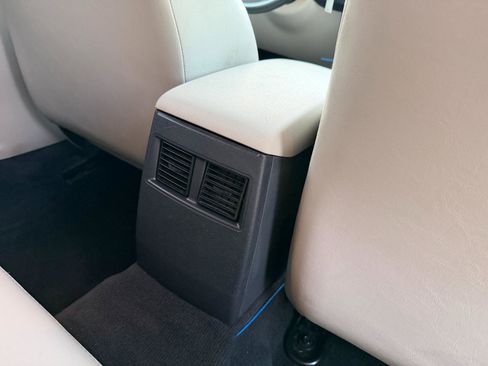 Used 2005 Dodge Magnum R/T RWD image 22