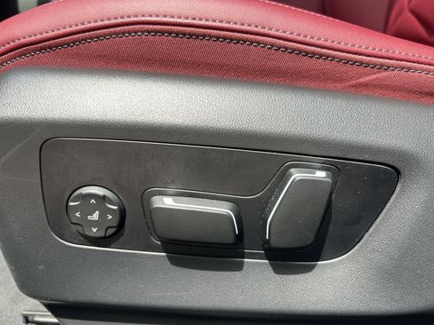 Certified 2025 BMW 540i xDrive image 38