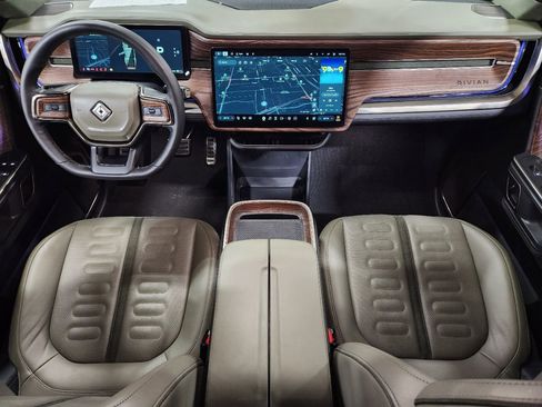 Used 2023 Rivian R1S Launch Edition image 32