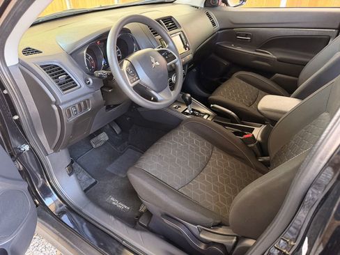 Used 2025 Mitsubishi Outlander Sport ES image 2