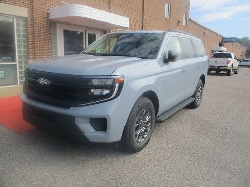 New 2027 Ford Expedition Active AWD/4WD image 3