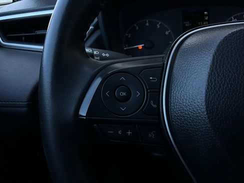 Used 2025 Toyota Corolla Cross LE image 32