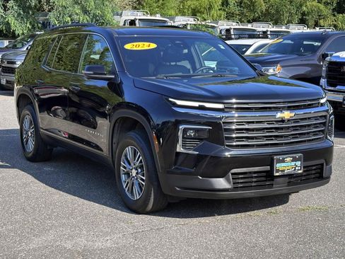 Used 2024 Chevrolet Traverse LT AWD/4WD image 5