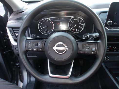 Used 2023 Nissan Rogue SV image 13