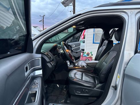 Used 2017 Ford Explorer Sport image 16