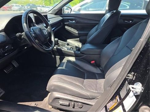 Used 2025 Honda Accord Sport image 3