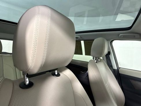 Used 2023 Land Rover Discovery Sport S image 35