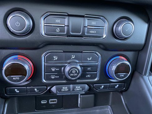 Used 2022 Chevrolet Tahoe Z71 w/ Z71 Off-Road Package image 16