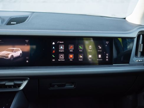 Certified 2025 Porsche Cayenne GTS image 28