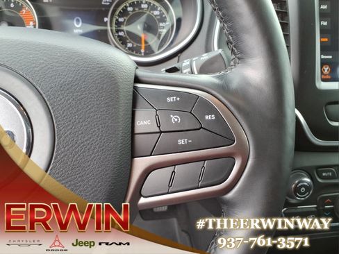 Used 2021 Jeep Cherokee Latitude Lux w/ Comfort/Convenience Group AWD/4WD image 19