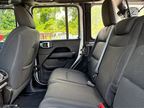 Used 2019 Jeep Wrangler Unlimited Sahara AWD/4WD image 11