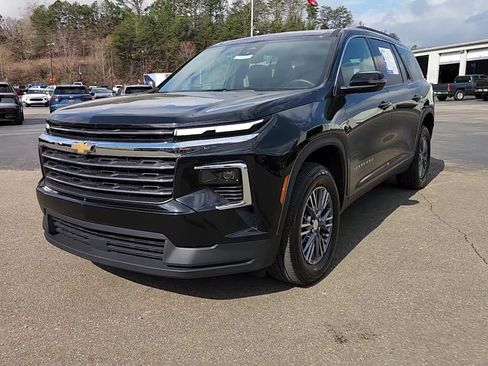 Used 2025 Chevrolet Traverse LT image 12