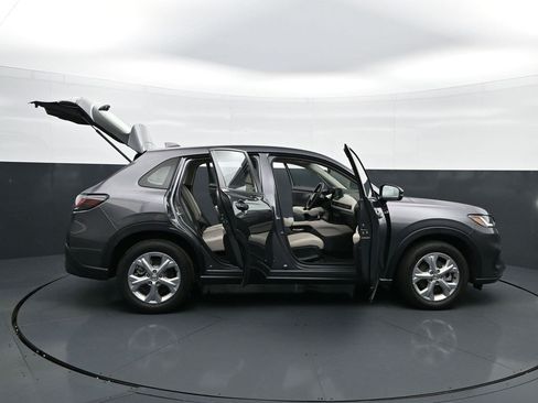 Used 2025 Honda HR-V LX image 39