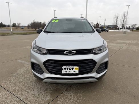 Used 2022 Chevrolet Trax LT w/ Redline Edition image 2