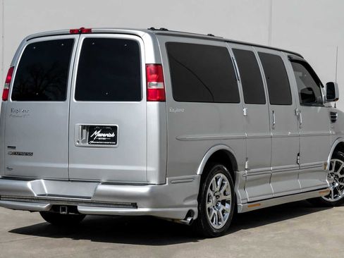 Used 2011 Chevrolet Express 1500 image 9