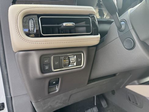 Used 2022 Lincoln Nautilus Reserve w/ Equipment Group 201A image 7