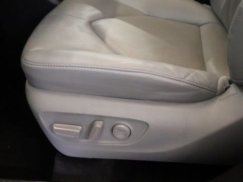 Used 2023 Toyota Highlander Platinum image 14