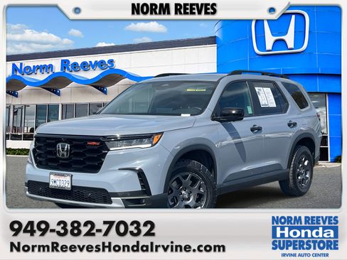 Used 2025 Honda Pilot TrailSport image 1