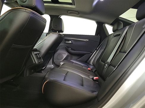 Used 2019 Chevrolet Impala Premier w/ Premier Convenience Package image 13