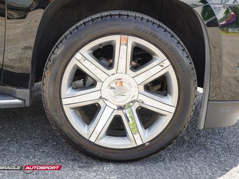 Used 2018 Cadillac Escalade Luxury AWD/4WD image 10